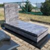 Nagrobek w kolorach Viasag Blue i czarny